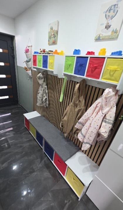 Garderobe mit eigenem Fach für jedes Kind